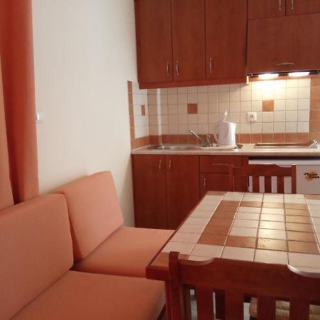 קאטו דרטסו Malou Apartments מראה חיצוני תמונה