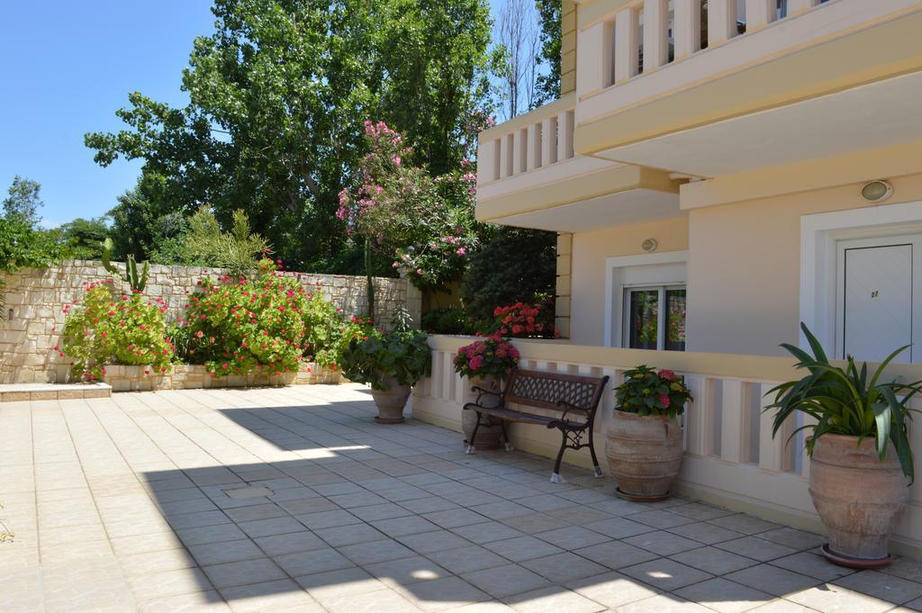 קאטו דרטסו Malou Apartments מראה חיצוני תמונה