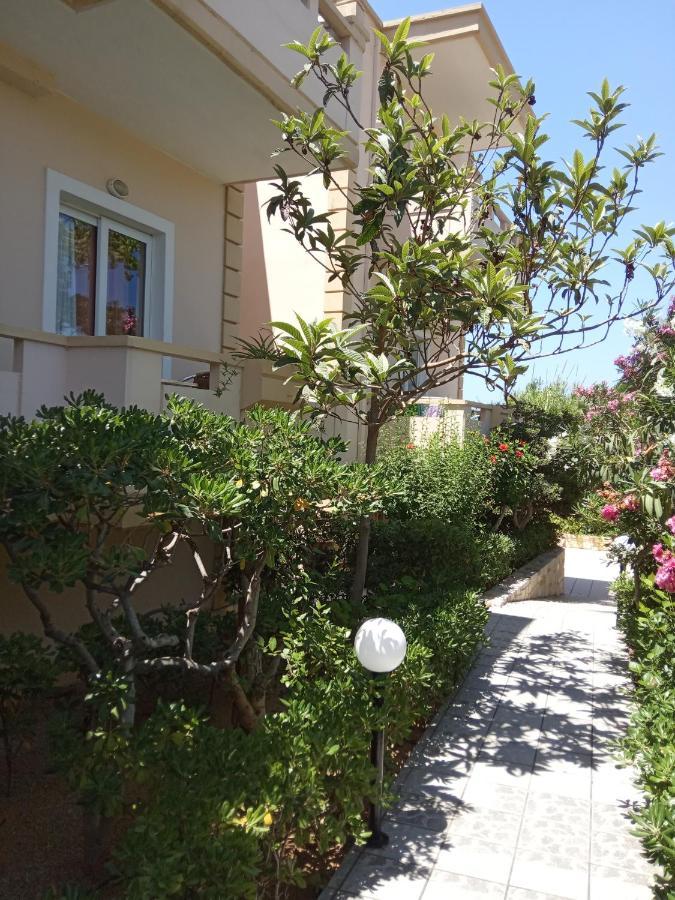 קאטו דרטסו Malou Apartments מראה חיצוני תמונה