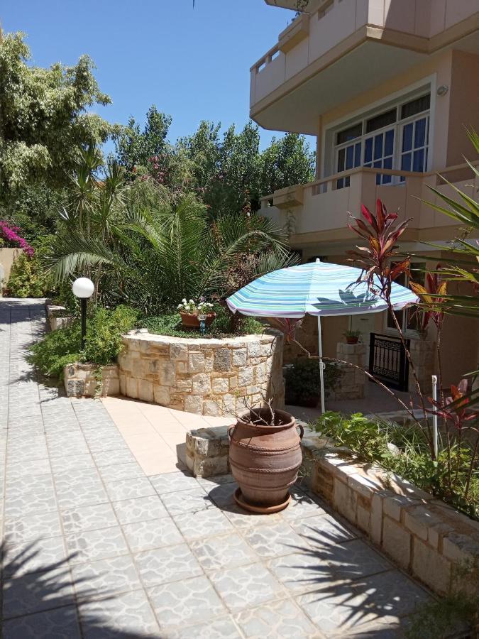 קאטו דרטסו Malou Apartments מראה חיצוני תמונה