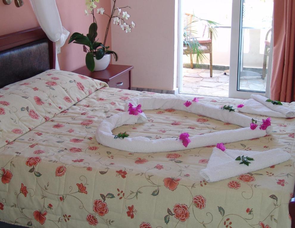 קאטו דרטסו Malou Apartments חדר תמונה