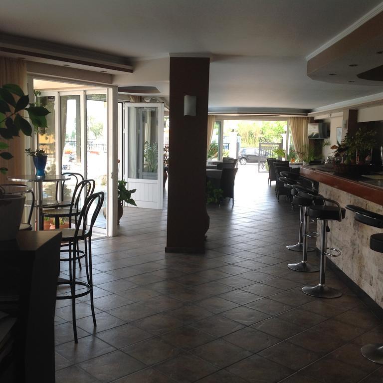 קאטו דרטסו Malou Apartments מראה חיצוני תמונה