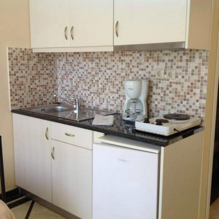 קאטו דרטסו Malou Apartments מראה חיצוני תמונה